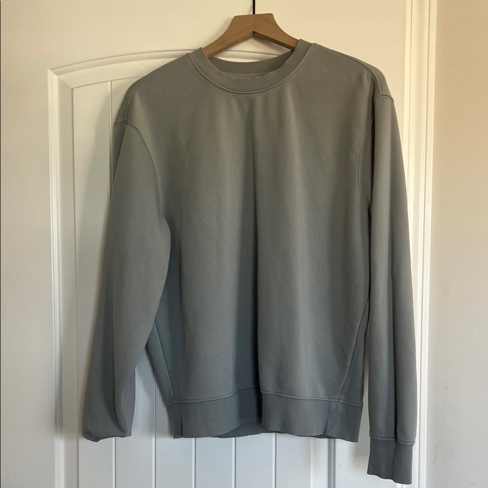 Old Navy Men's Light Gray Crewneck Sweater